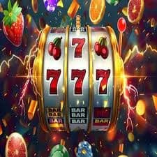 Tampilan permainan Bingo XO386 online dengan kartu bingo berwarna-warni dan bola angka berputar